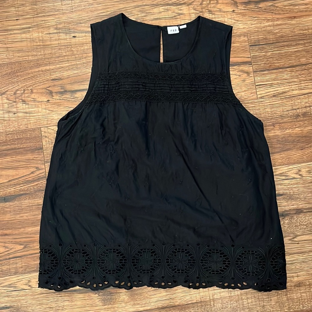 Black gap eyelet tank top